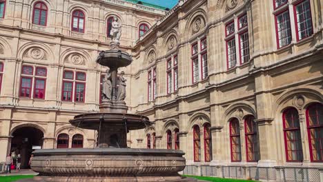Fuente-Opernbrunnenr-Fuera-Del-Edificio-De-La-ópera,-Operngasse,-Viena,-Austria
