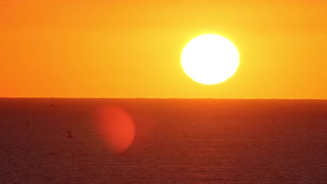 Video-Zu-Roten-Sonnenuntergängen-über-Dem-Meer