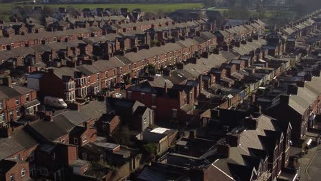 Aerial-view-reveals-rows-of-historic-terraced-house-rooftops-in-Dentons-Green,-St-Helens,-tilt-down-shot