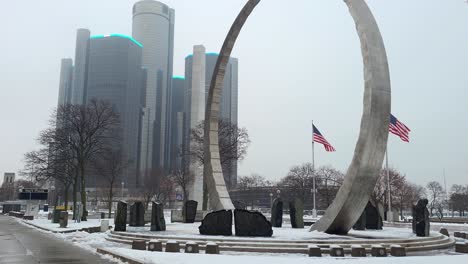"Transcending"-sculpture-in-Hart-Plaza,-with-the-Rencen-building-in-the-background,-Detroit-Michigan