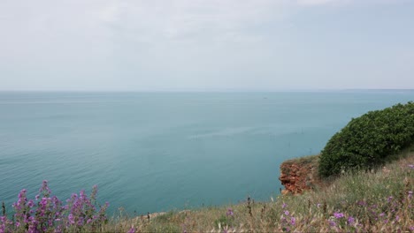 Tranquilas-Aguas-Azules-De-La-Costa-Del-Mar-Negro-Desde-El-Cabo-Kaliakra-En-Bulgaria