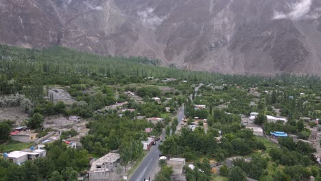 Vista-Aérea-Del-Pueblo-En-El-Valle-De-Hunza,-Pakistán
