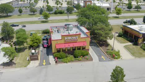 Popeyes-Louisiana-Kitchen,-Fastfood-Restaurant.-Drohnenschuss
