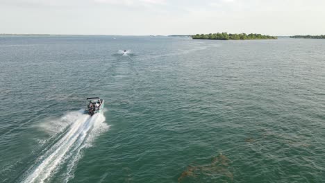Erkundung-Des-Detroit-River:-Motorbootfahren-Und-Jetski