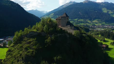 Castillo-De-Reifenstein-En-Tirol-Del-Sur---Castillo-Preservado-En-Campo-Di-Trens-Cerca-De-Vipiteno-En-Italia