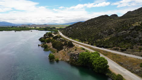 Cars-driving-on-New-Zealand-State-Highway-8-by-the-Clutha-River,-aerial-view