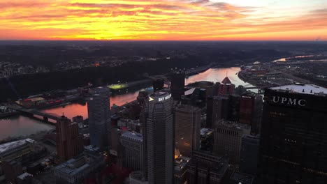 Intense-sunset-over-US-city