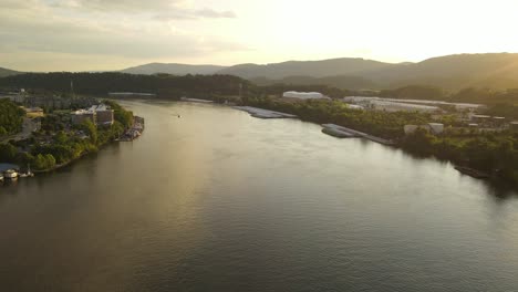 Tennessee-river-and-Chattanooga-township,-aerial-drone-view