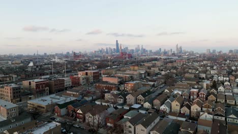 Drone-shot-rising-over-the-Bridgeport-neighborhood,-spring-sunrise-in-Chicago,-USA