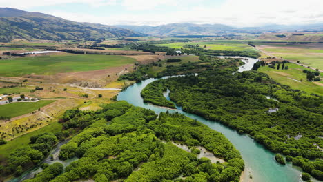 Schöne-Biegung-Des-Clutha-River-Beim-Bendigo-Freedom-Camping-In-Neuseeland,-Drohnenansicht