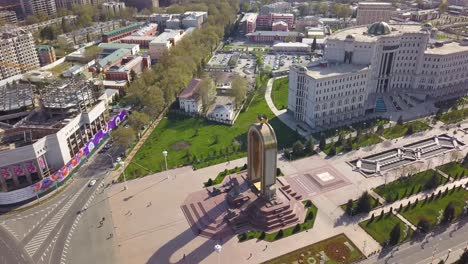 Monumento-Ismail-Samani-En-Dushanbe,-Tayikistán