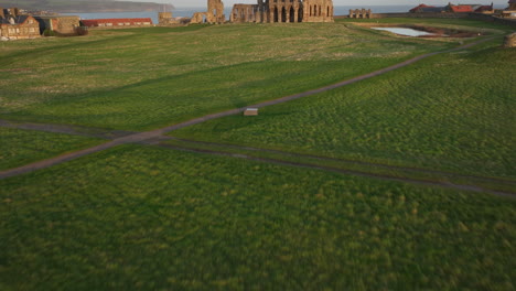 Whitby-Abbey-and-Town,-North-Yorkshire
