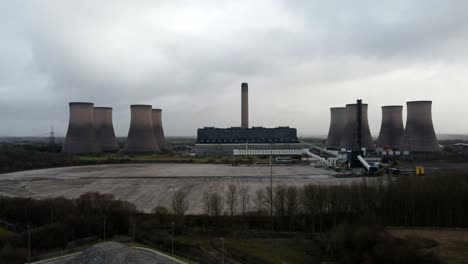 Aerial-view-orbiting-coal-fired-power-station-site,-Fiddlers-Ferry-overcast-smokestack-skyline