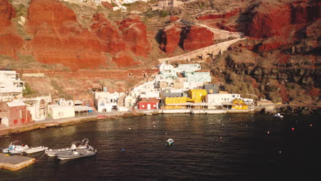 Santorini-Greece,-AMOUDI-BAY-Wide-Shot,-Red-VOLCANIC-ROCK,-Soil,-Erosion,-Vacation,-Clear-Water,-Volcanic-Rock,-Volcanic-Water,-Volcano-Island,-Magma,-Lava-reaches-Ocean,-Rock-Hounding,-Sea-Glass