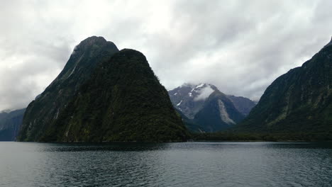Cruising-over-tranquil-waters-of-Harrisons-Cove,-Milford-Sound