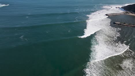 Punta-Galera-Jetty-Wave-Peeling-off-the-Breakwater