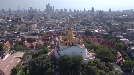 Beautiful-aerial-view-flight-Bangkok-Tempel-thailand-Wat-Saket-Golden-Mount,-sunny-day-2022