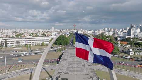 Close-up-of-flag-waving-in-the-wind-on-triumphal-arch,-Plaza-de-la-Bandera-at-Santo-Domingo-city