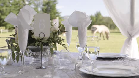 Banquet-table-for-a-wedding-on-a-farm
