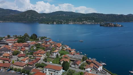 Picturesque-houses-by-the-lake-d'orta