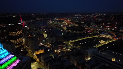Horizonte-De-Pittsburgh-Y-Río-Allegheny-Por-La-Noche