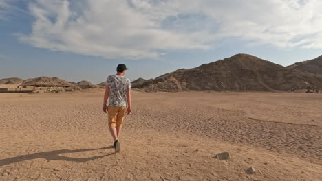Young-man-walking-in-the-Sinai-Desert-in-Egypt-at-daytime