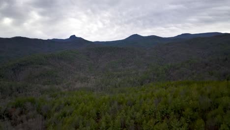 AERIAL-TILT-UP-TABLE-ROCK-Mountain-and-HAWKSBILL-MOUNTAIN