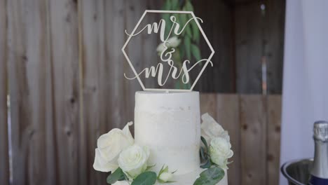 Beautiful-three-tier-wedding-cake