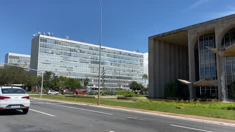 Un-Paseo-Por-El-Ministerio-De-Justicia-Exterior-En-La-Explanada-Brasilia-En-La-Capital-Brasileña