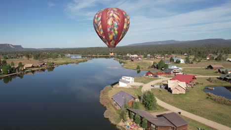 Drone-Shot-of-Hot-Air-Balloon-Flying-Above-Pagosa-Springs,-Colorado-USA-on-Sunny-Summer-Day
