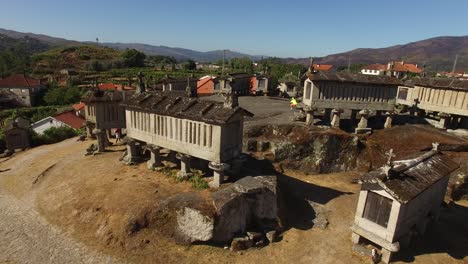 Berühmte-Graniers-Von-Soajo.-Dorf-In-Portugal