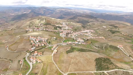 Las-Hermosas-Montañas-De-La-Famosa-Región-Del-Duero-En-Portugal