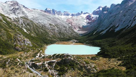 Wide-shot-of-the-valley-around-laguna-Esmeralda,-patagonia-Argentina-near-Ushuaia