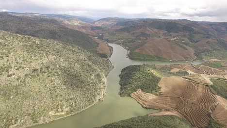Hermoso-Paisaje-Natural-De-La-Región-Del-Río-Douro-Portugal