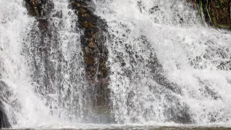 Plätschernder-Strom-Des-Datanla-Wasserfalls-In-Da-Lat,-Vietnam
