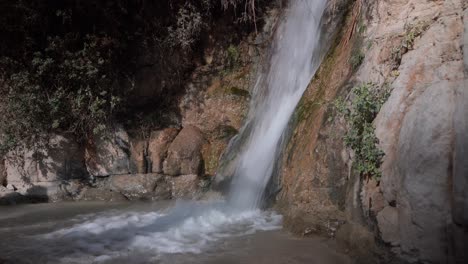 Wasserfall-Rauschendes-Wasser-Ein-Gedi-En-Gedi-Israel-Biblische-Stätte-Oasenquelle