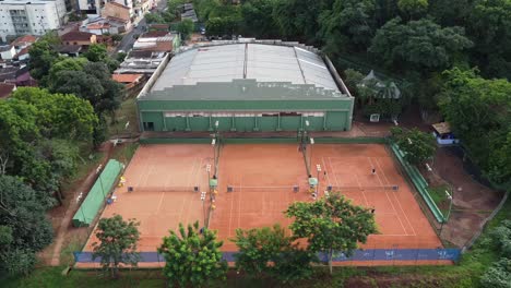 Paralaxe-panoramic-view-of-a-tennis-academy-in-Ribeirão-Preto,-Brazil