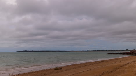 Timelapse-of-storm-clouds-as-they-move-across-a-beach-in-Darwin,-Northern-Territory