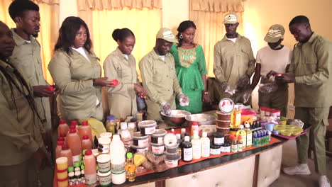 Kosmetikproduktions--Und-Fertigkeitsschulungskurs-Für-Jugendliche-In-Gombe,-Nigeria