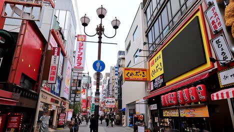 Street-sign-and-adds-of-Japanese-restaurants-in-dotonbori-area-osaka,-Japan