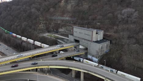 Fort-Pitt-Tunnel-traffic-and-train-in-Pittsburgh,-Pennsylvania