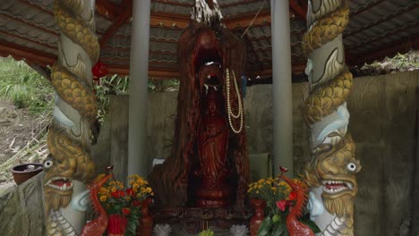 Señora-Estatua-De-Buda-En-Un-Templo-Budista-En-Da-Lat,-Vietnam