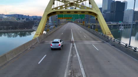 Puente-De-Fort-Pitt-En-Pittsburgh,-Pennsylvania