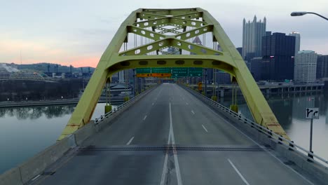 Fort-Pitt-Bridge-in-Pittsburgh,-Pennsylvania