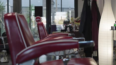Old-fashioned-red-barber-shop-chair-and-hairdresser
