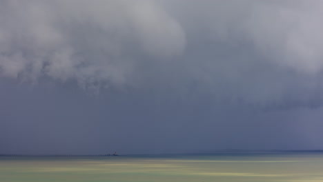 Timelapse-of-afternoon-monsoon-storm-as-its-rolling-over-Darwin-Harbour,-during-the-wet-season-in-the-afternoon