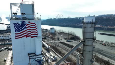 Aerial-shot-of-American-flag-at-US-Steel-Plant,-Edgar-Thomson-Plant