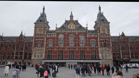 Amsterdam-Centraal-Station-largest-railway-station-in-Amsterdam
