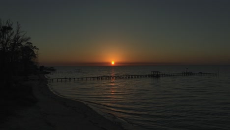 Blick-Auf-Den-Atemberaubenden-Sonnenuntergang-über-Der-Mobile-Bay