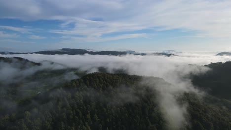 Foggy-Sky-Over-Green-Forest-Mountain-In-Costa-Rica,-4K-Aerial-Drone